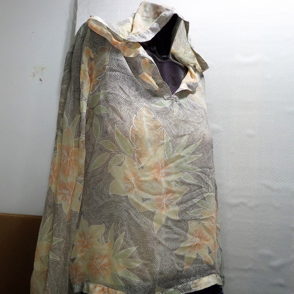 81 Tommy Bahama Rare 100% Silk 2 Piece Top - Picture 2 of 7